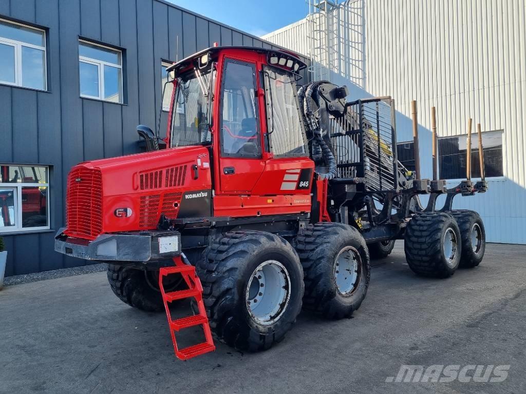 Komatsu 845 フォワーダー