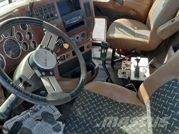 Mack GRANITE CTP713 中古トラクターヘッド | トレーラーヘッド