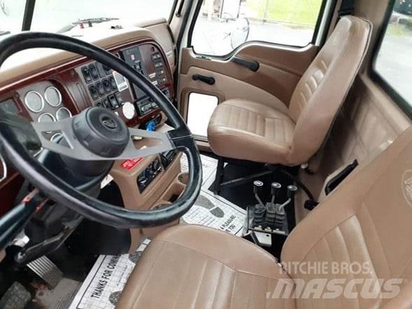 Mack GRANITE CV713 キャブ付きシャーシ