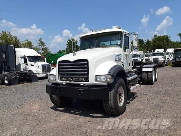 Mack GRANITE GU713 中古トラクターヘッド | トレーラーヘッド