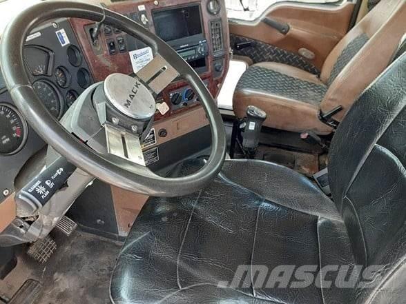 Mack GRANITE GU713 中古トラクターヘッド | トレーラーヘッド