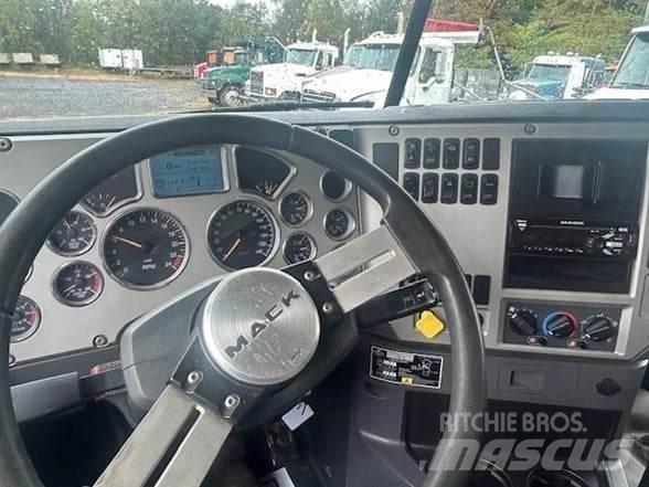 Mack GRANITE GU713 ダンプ