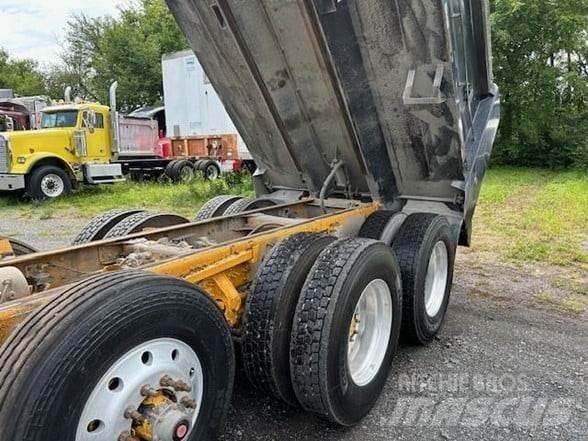 Mack GRANITE GU713 ダンプ