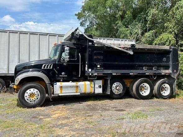 Mack GRANITE GU713 ダンプ