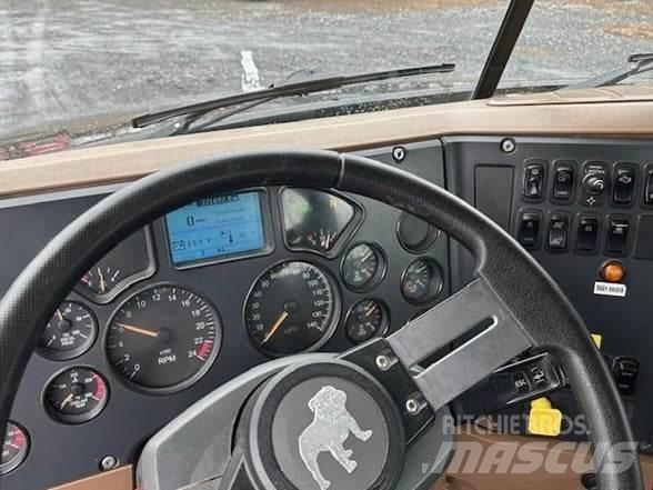 Mack GRANITE GU713 ダンプ