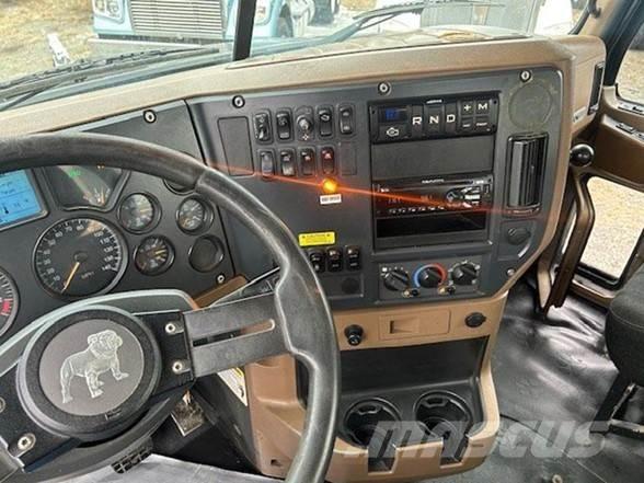 Mack GRANITE GU713 ダンプ