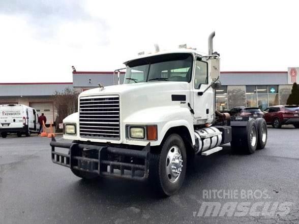 Mack PINNACLE CHU613 中古トラクターヘッド | トレーラーヘッド