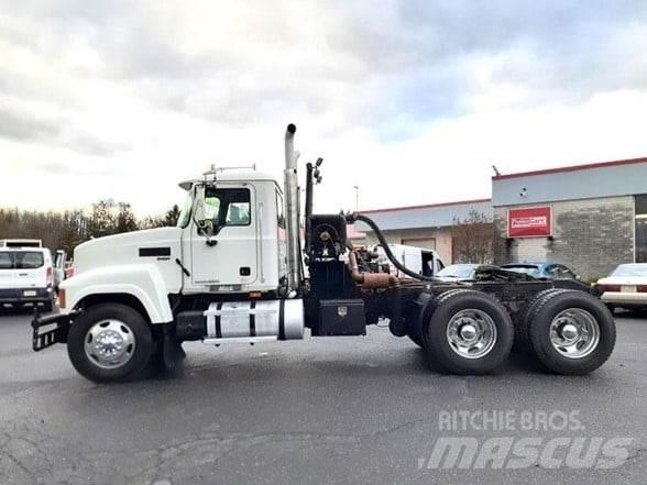 Mack PINNACLE CHU613 中古トラクターヘッド | トレーラーヘッド