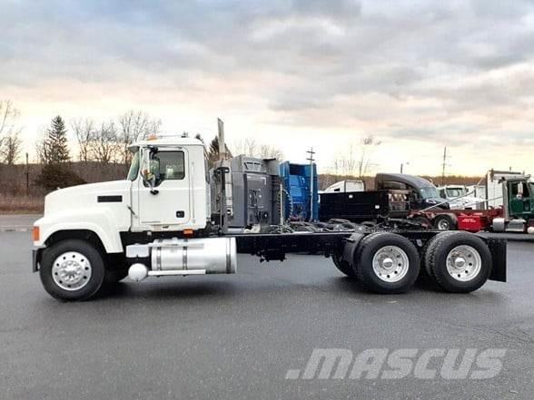 Mack PINNACLE CHU613 中古トラクターヘッド | トレーラーヘッド