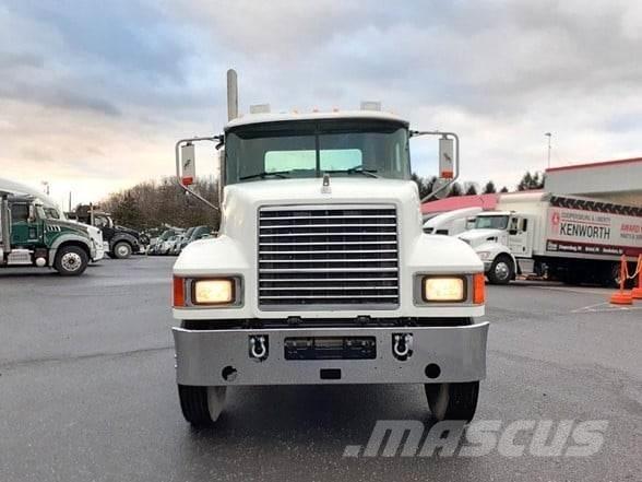 Mack PINNACLE CHU613 中古トラクターヘッド | トレーラーヘッド
