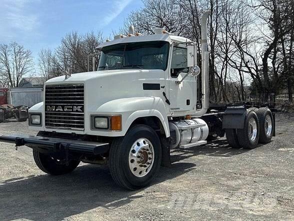 Mack PINNACLE CHU613 中古トラクターヘッド | トレーラーヘッド