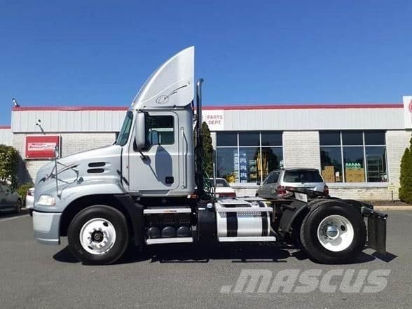 Mack PINNACLE CXU612 中古トラクターヘッド | トレーラーヘッド