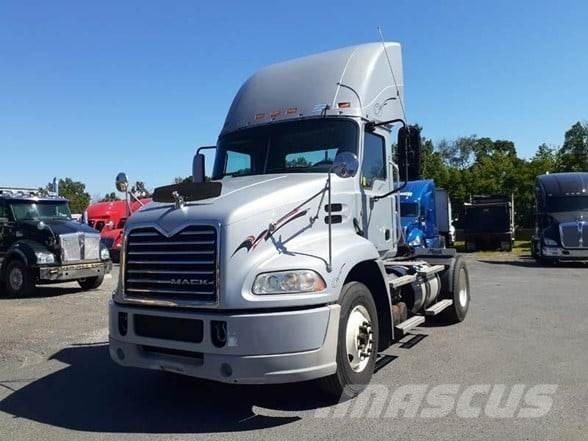Mack PINNACLE CXU612 中古トラクターヘッド | トレーラーヘッド