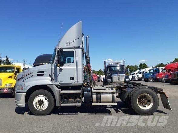 Mack PINNACLE CXU612 中古トラクターヘッド | トレーラーヘッド