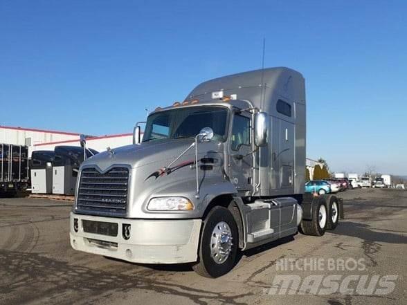 Mack PINNACLE CXU613 中古トラクターヘッド | トレーラーヘッド