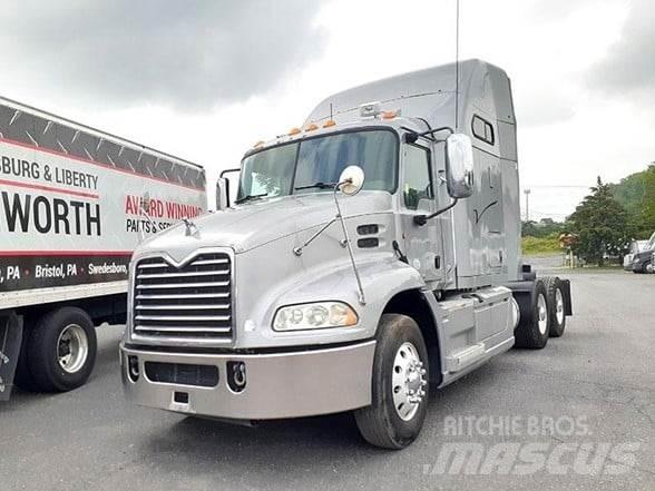 Mack PINNACLE CXU613 中古トラクターヘッド | トレーラーヘッド