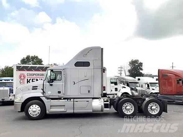 Mack PINNACLE CXU613 中古トラクターヘッド | トレーラーヘッド