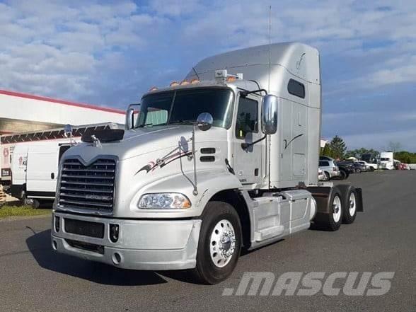 Mack PINNACLE CXU613 中古トラクターヘッド | トレーラーヘッド