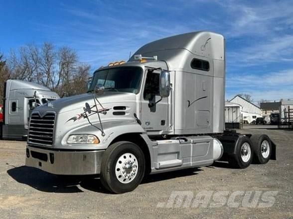 Mack PINNACLE CXU613 中古トラクターヘッド | トレーラーヘッド