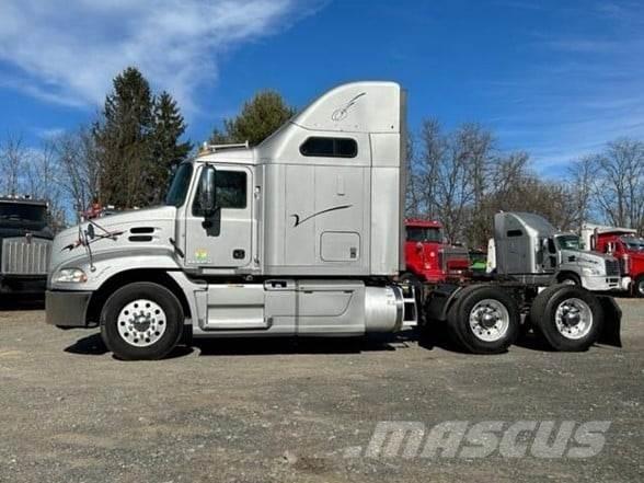 Mack PINNACLE CXU613 中古トラクターヘッド | トレーラーヘッド