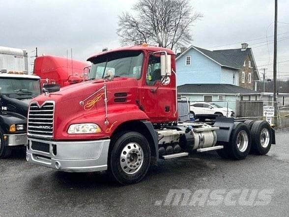 Mack PINNACLE CXU613 中古トラクターヘッド | トレーラーヘッド