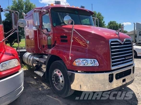 Mack PINNACLE CXU613 中古トラクターヘッド | トレーラーヘッド