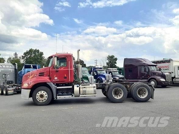 Mack PINNACLE CXU613 中古トラクターヘッド | トレーラーヘッド
