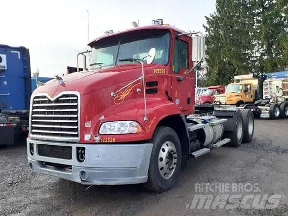 Mack PINNACLE CXU613 中古トラクターヘッド | トレーラーヘッド