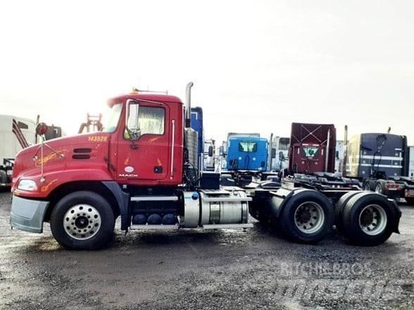 Mack PINNACLE CXU613 中古トラクターヘッド | トレーラーヘッド