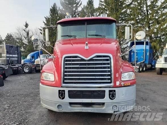 Mack PINNACLE CXU613 中古トラクターヘッド | トレーラーヘッド