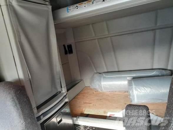 Peterbilt 579 中古トラクターヘッド | トレーラーヘッド