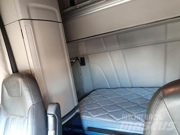 Peterbilt 579 中古トラクターヘッド | トレーラーヘッド