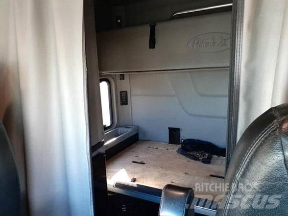 Peterbilt 579 中古トラクターヘッド | トレーラーヘッド