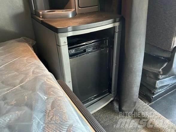 Peterbilt 579 中古トラクターヘッド | トレーラーヘッド
