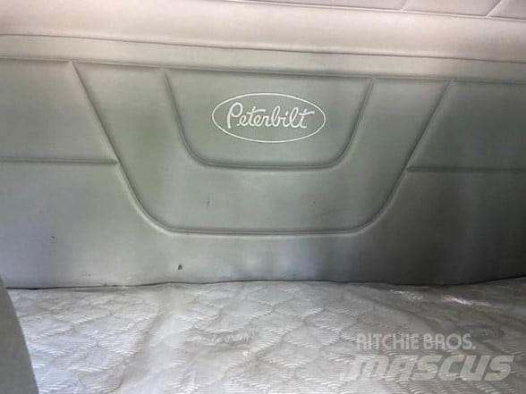 Peterbilt 579 中古トラクターヘッド | トレーラーヘッド