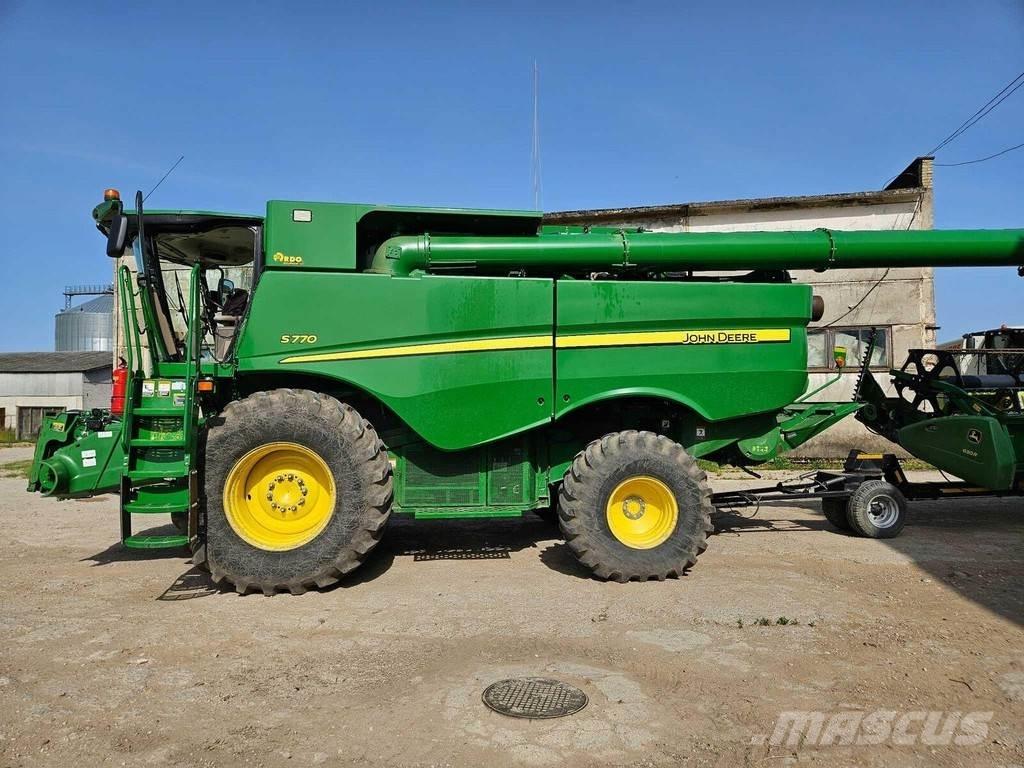 John Deere S770 コンバイン