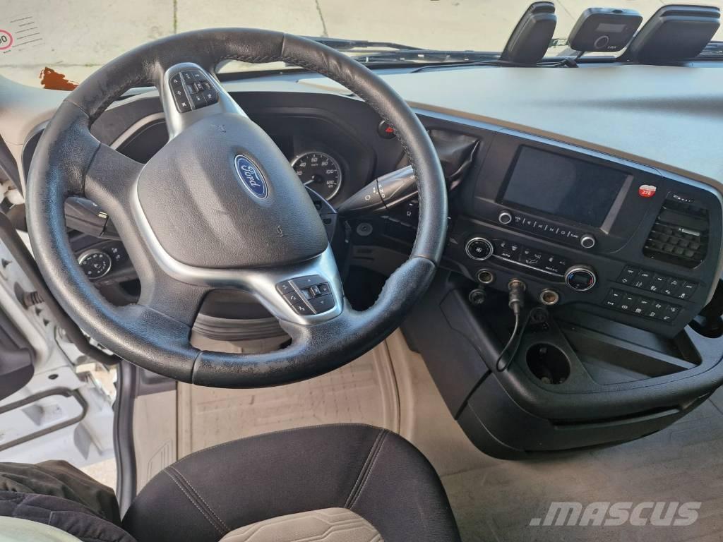 Ford F-Max カーテンサイダートラック