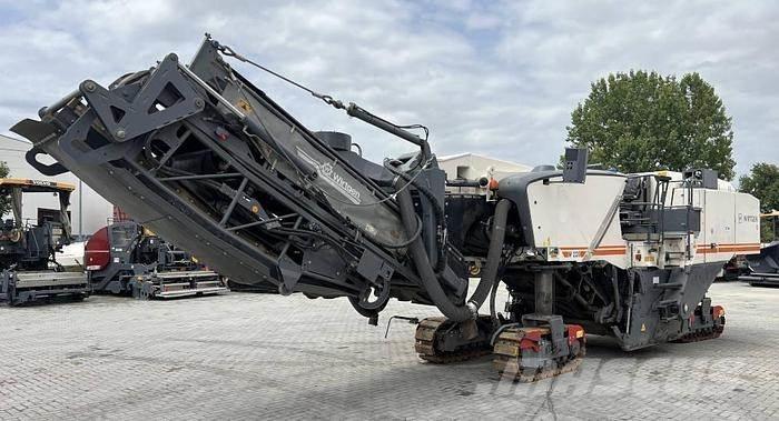 Wirtgen W 220 アスファルトコールドミリングマシーン