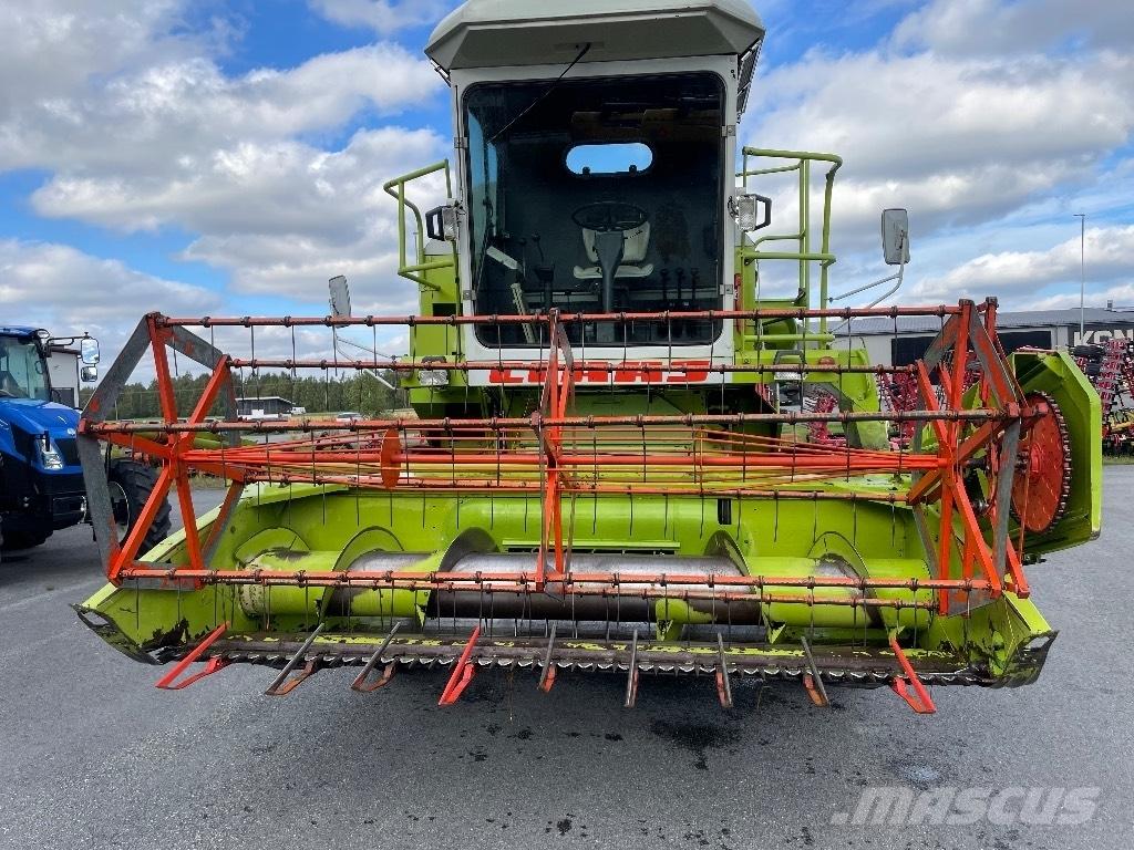 CLAAS Dominator 48 コンバイン
