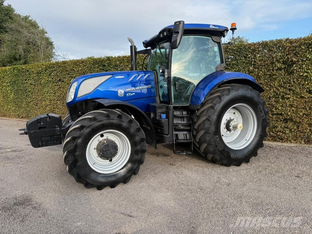New Holland T 7.270 トラクター