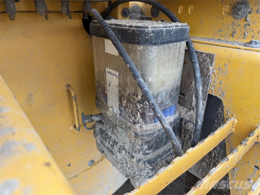 Volvo L120F ホイールローダー・タイヤショベル