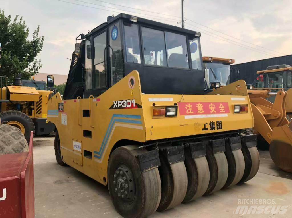 XCMG XP301 タイヤローラ