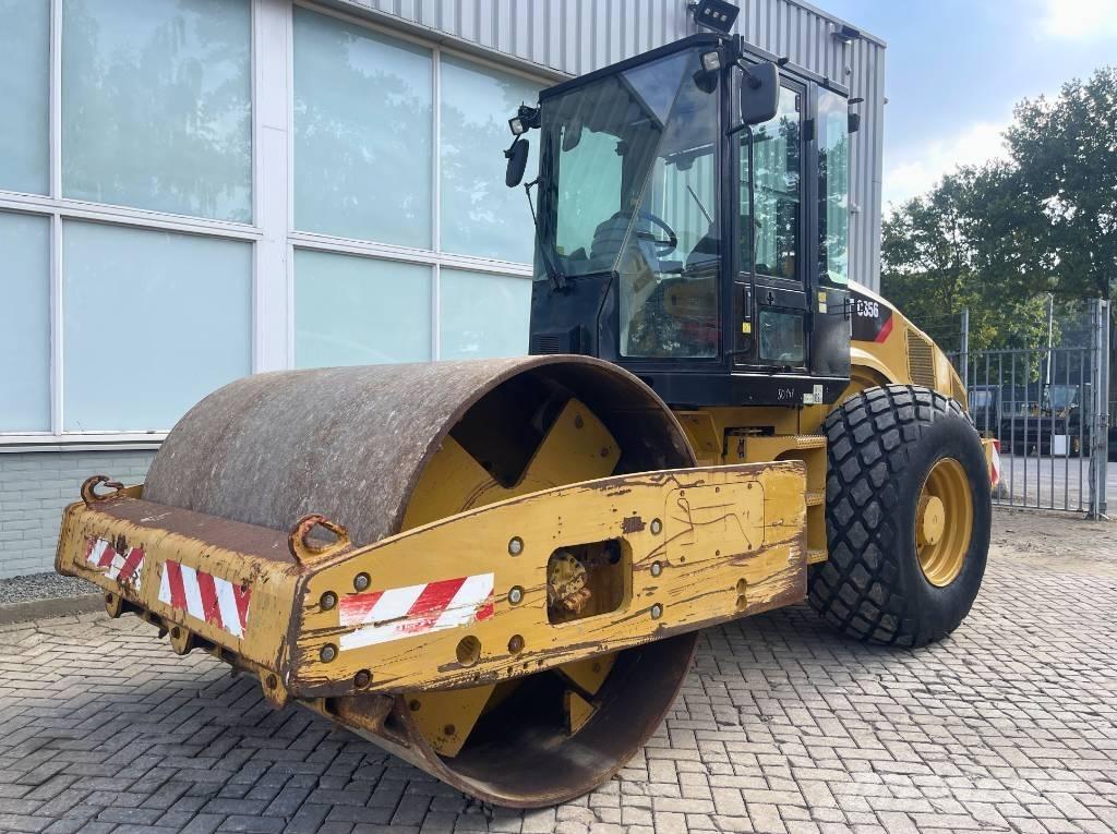 CAT CS 56       2010 振動ローラ