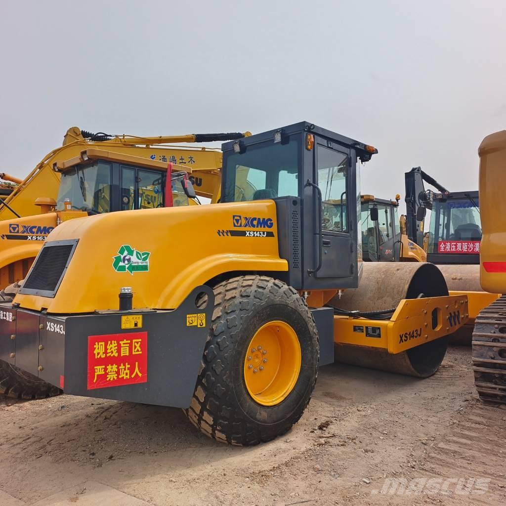 XCMG XS 143 J 振動ローラ
