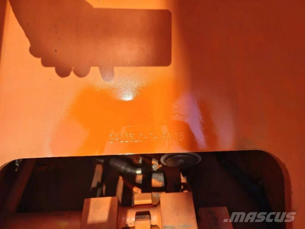 Doosan DH225LC-7 大型油圧ショベル12t以上（パワーショベル・ユンボ）