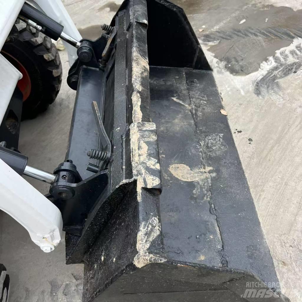 Bobcat S 160 スキッドステアローダー