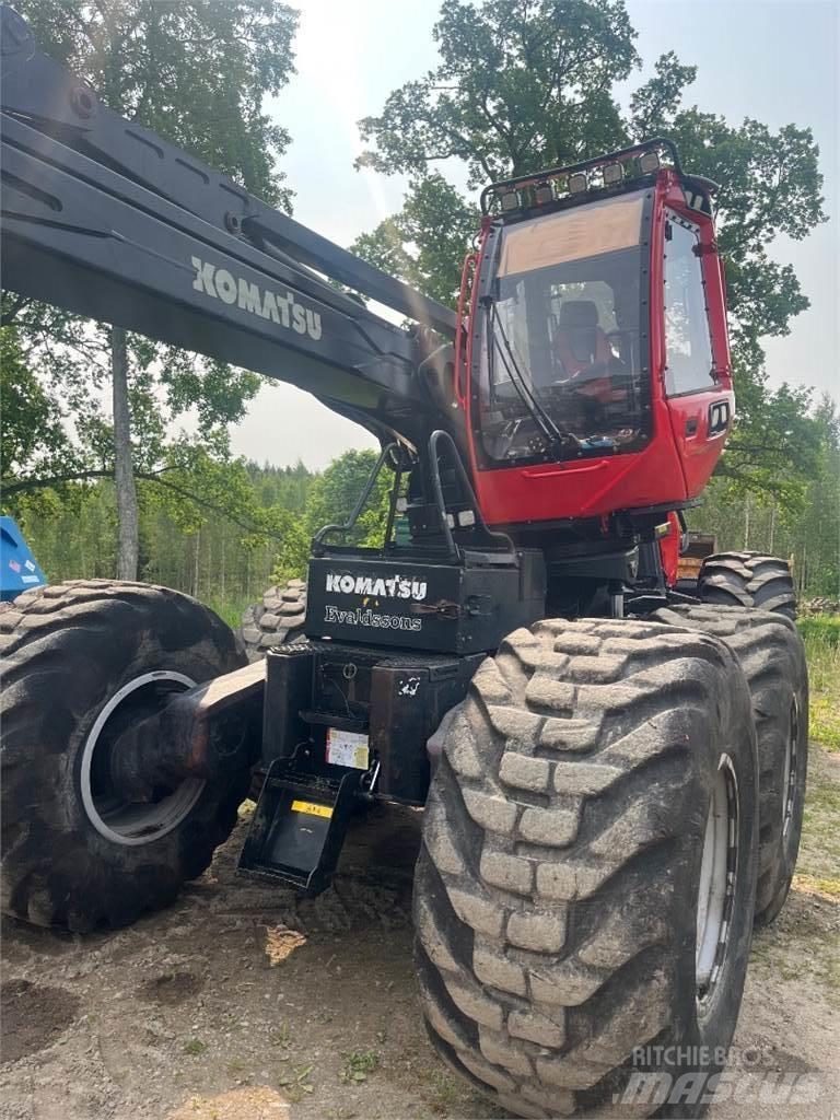 Komatsu 951 ハーベスター