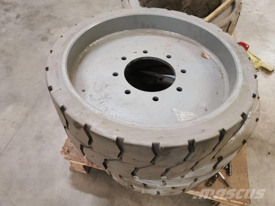 JLG E 300 AJP タイヤ、ホイル、リム