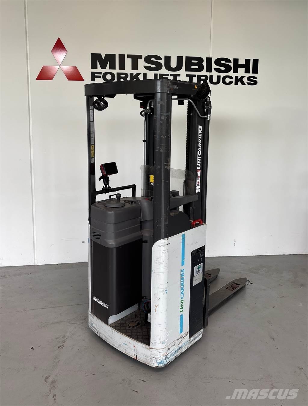 Atlet A160 自走式スタッカー