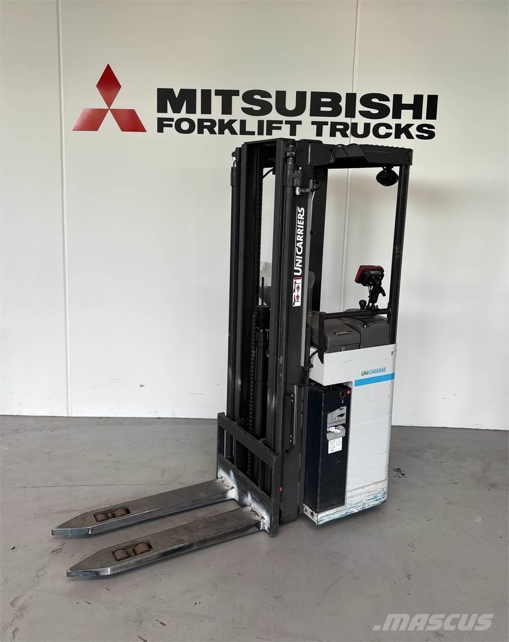 Atlet A160 自走式スタッカー